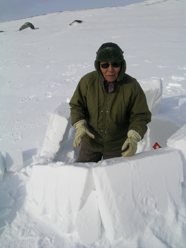 Lukasi building an igloo